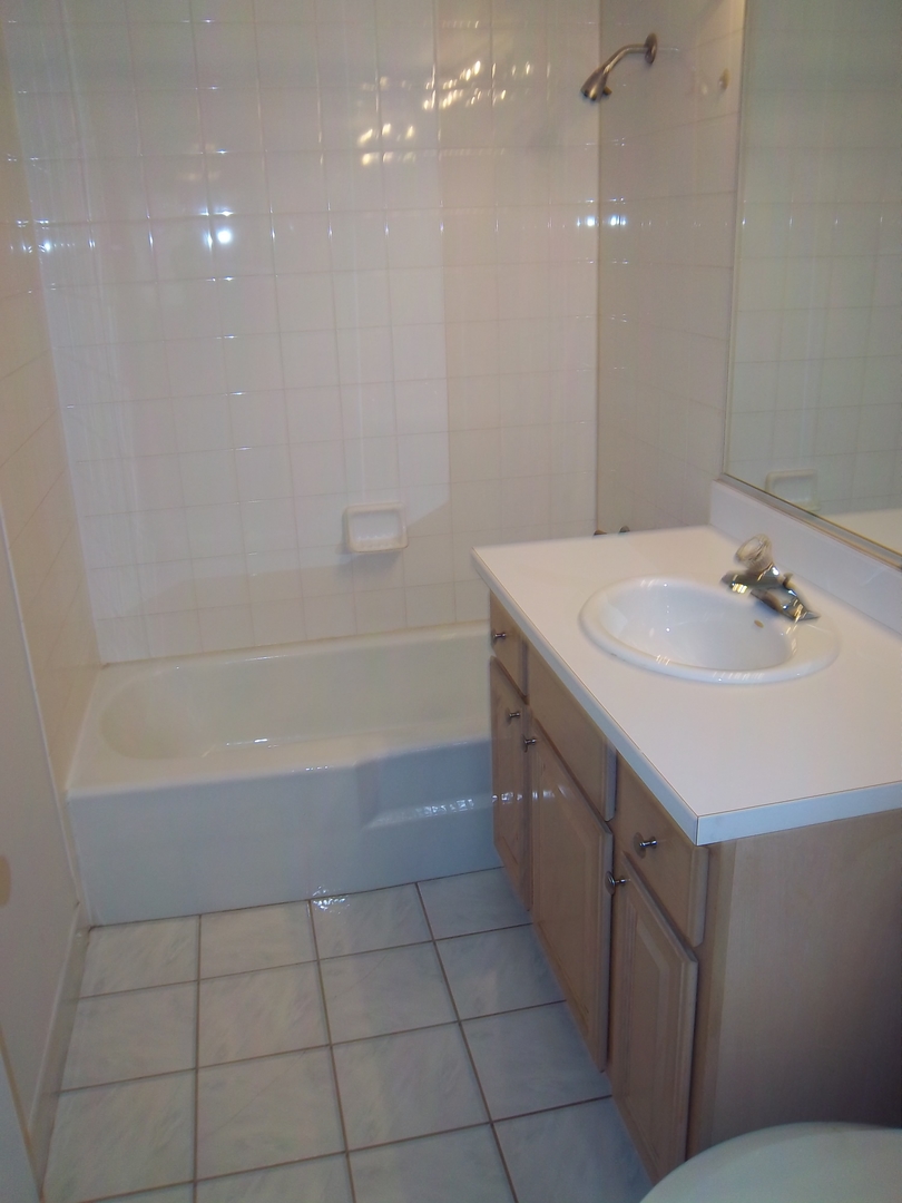 702 East Algonquin Road, Unit 109 Arlington Heights, IL 60005 - Photo 9 of 13