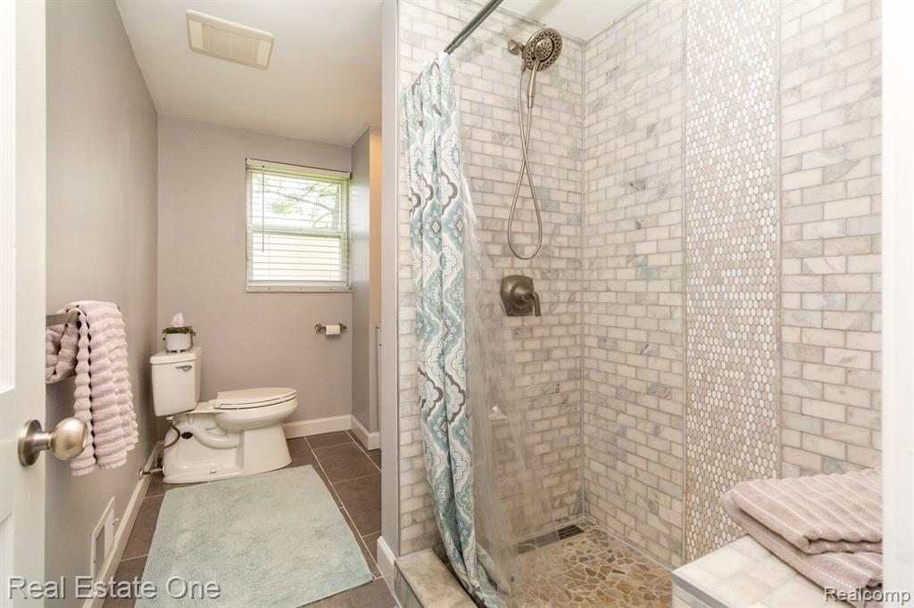1433 Courtland Boulevard Rochester Hills, MI 48307 - Photo 16 of 35