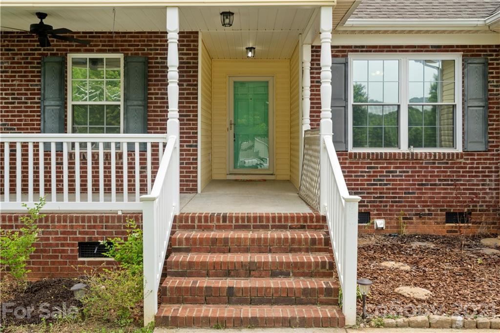 307 Lone Tree Lane Clover, SC 29710 - Photo 2 of 35 Gallery Image 2