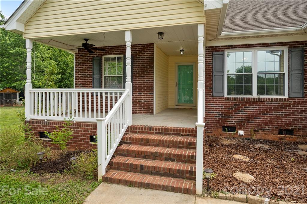 307 Lone Tree Lane Clover, SC 29710 - Photo 3 of 35 Gallery Image 3
