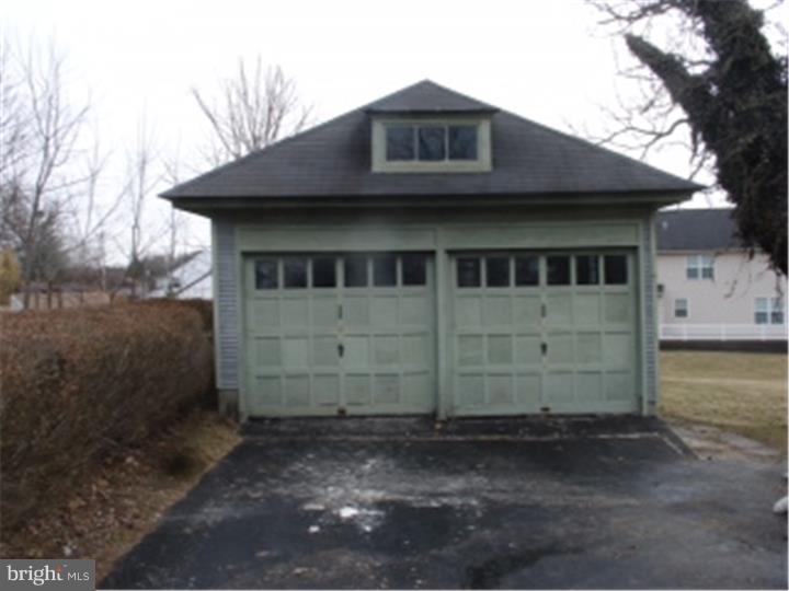 1261 Shelbourne Road Reading, PA 19606 - Photo 4 of 10