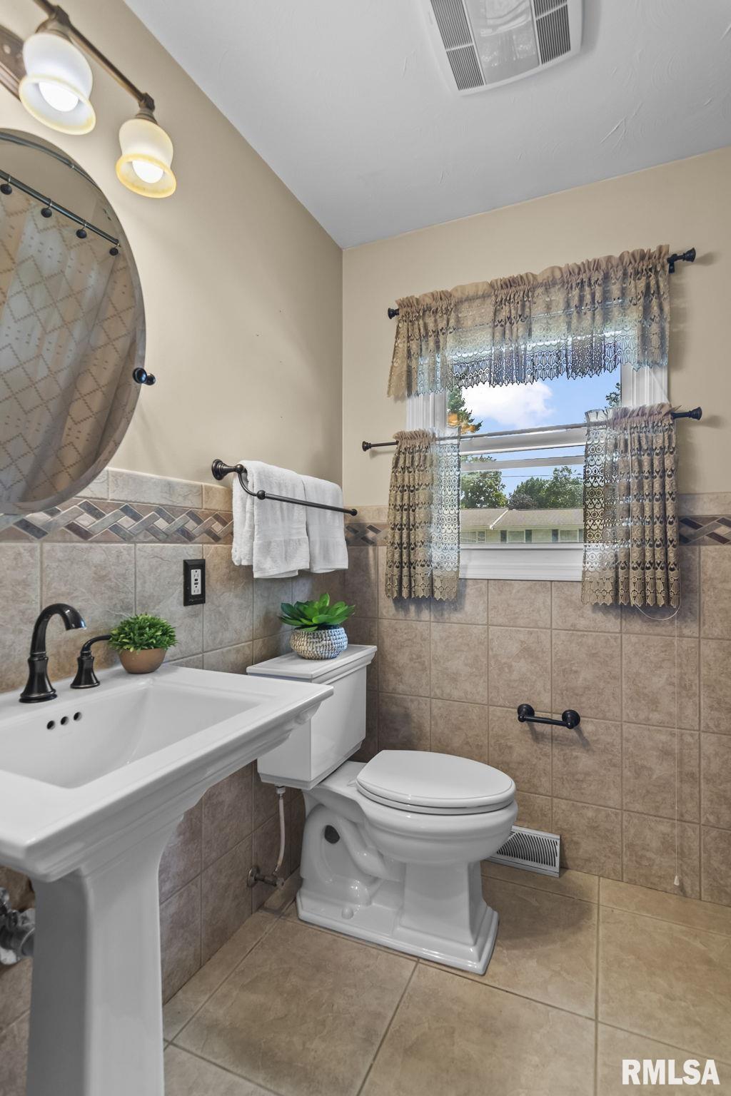 2333 Queensway Road Springfield, IL 62703 - Photo 16 of 37 Gallery Image 16