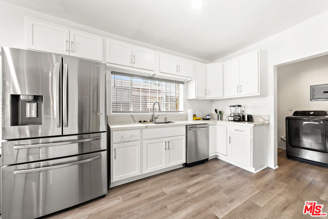 3031 Wellington Road Los Angeles, CA 90016 - Photo 2 of 16