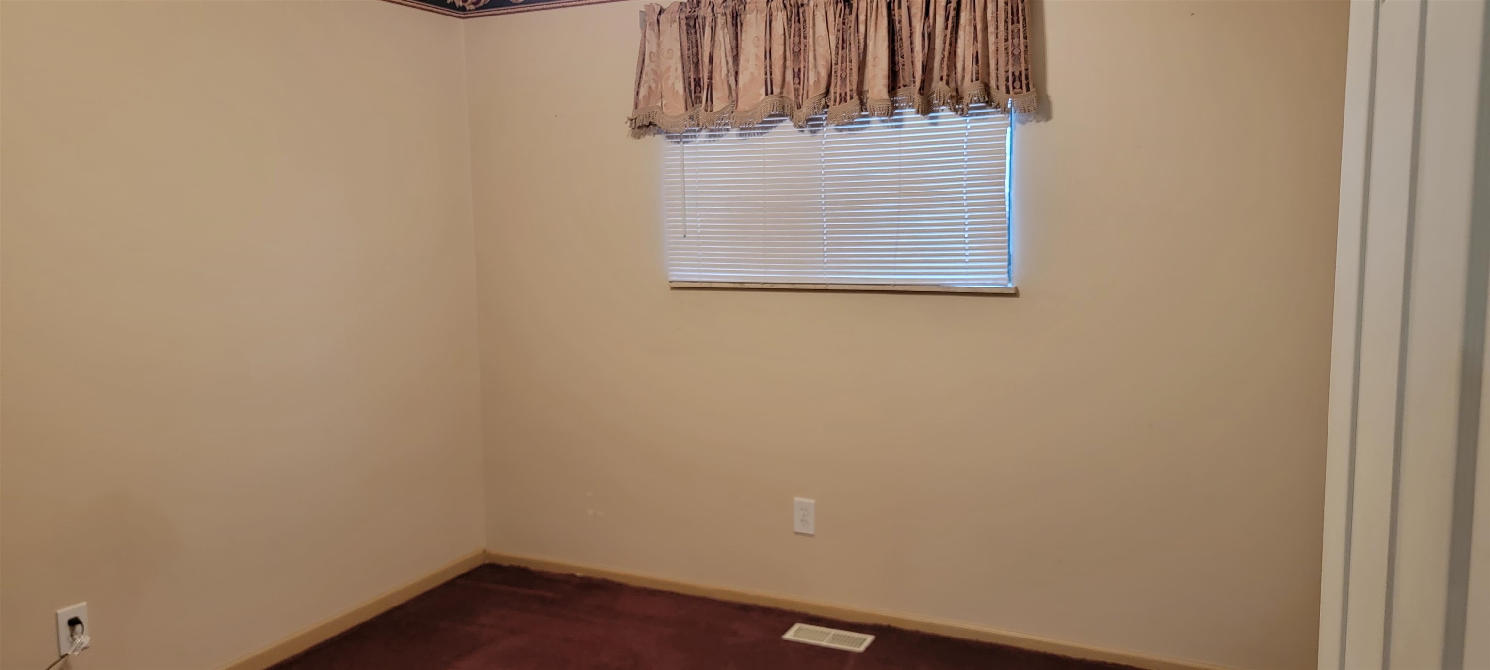 5469 Deland Road Flushing, MI 48433 - Photo 13 of 44 50103972-14.JPG