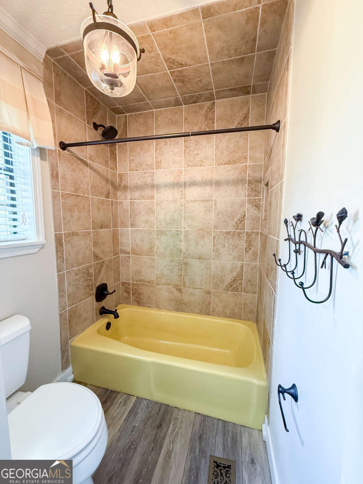 371 Burketts Ferry Road Hazlehurst, GA 31539 - Photo 40 of 53 a bathroom with a sink a toilet and a bathtub