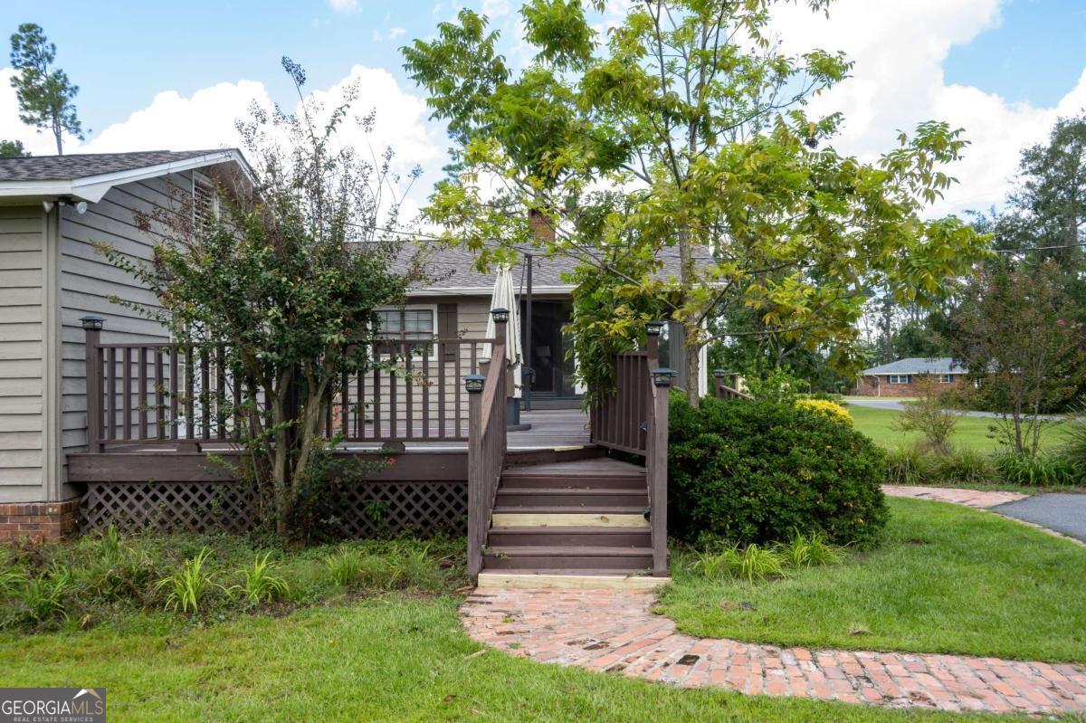 371 Burketts Ferry Road Hazlehurst, GA 31539 - Photo 9 of 53 a view of a house with a yard