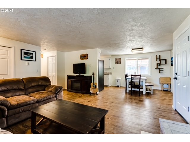 861 55th Place Springfield, OR 97478 - Photo 4 of 32