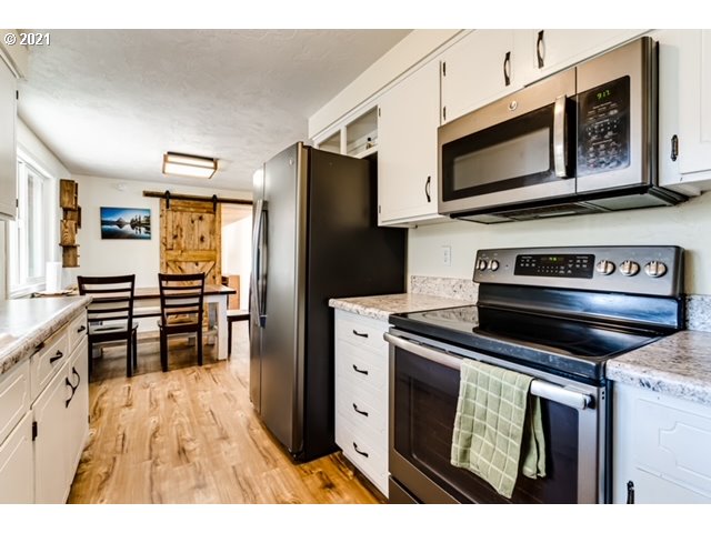 861 55th Place Springfield, OR 97478 - Photo 9 of 32