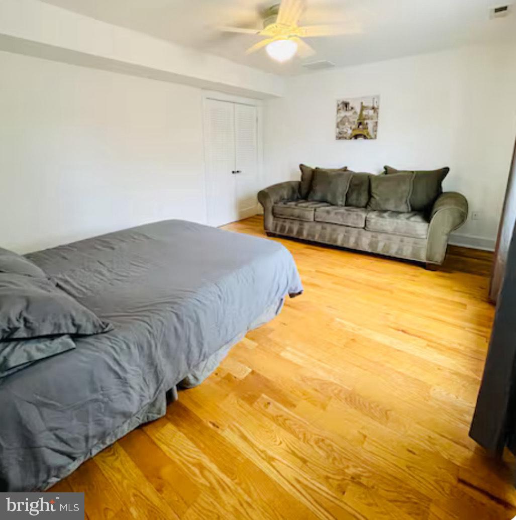 820 Bay Front Avenue North Beach, MD 20714 - Photo 10 of 19 a bedroom with a bed and couch