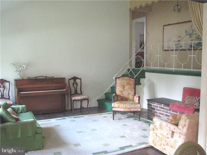 2239 Cambridge Road Broomall, PA 19008 - Photo 3 of 25 Gallery Image 3