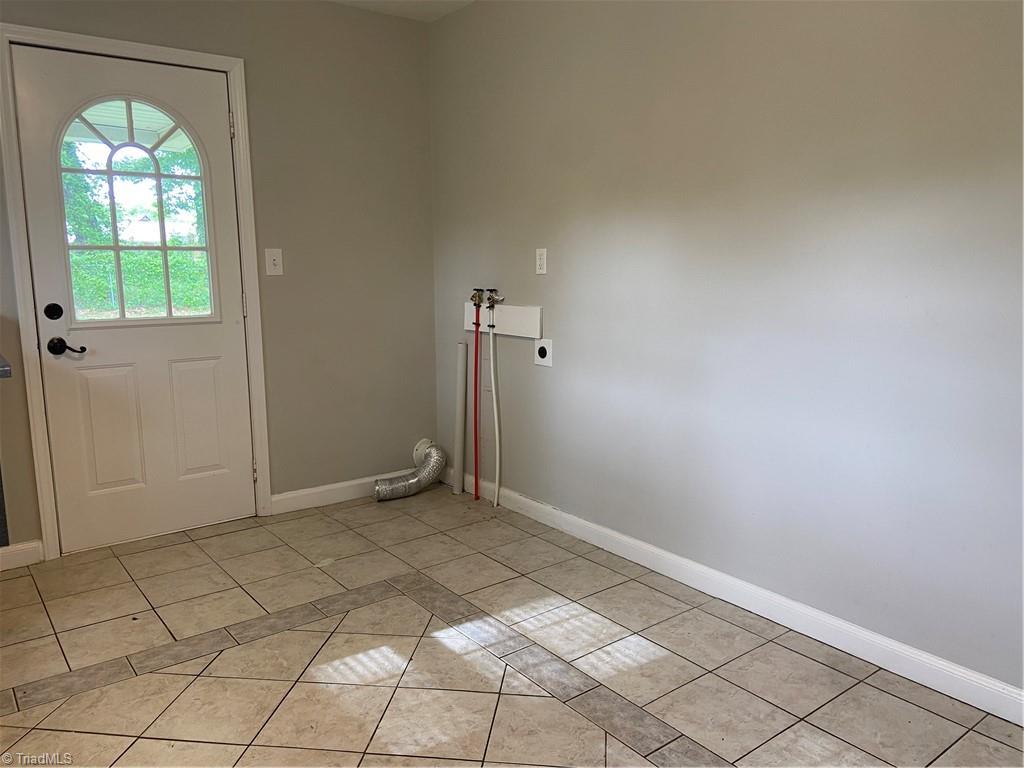 806 Graylyn Drive High Point, NC 27263 - Photo 4 of 9