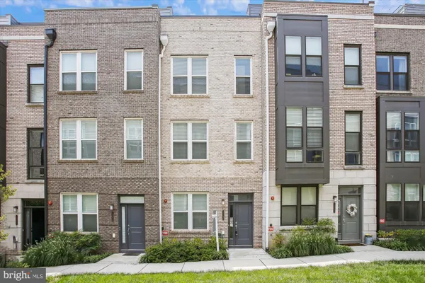 $3,700 | 13340 Sherwood Park Lane, Herndon, VA 20171