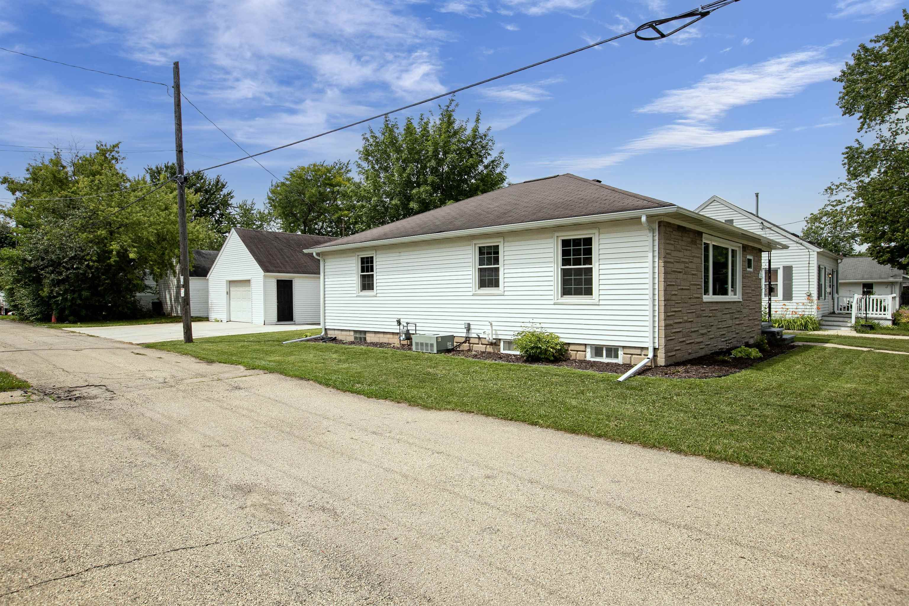 209 East 2nd Street Kimberly, WI 54136 - Photo 5 of 25