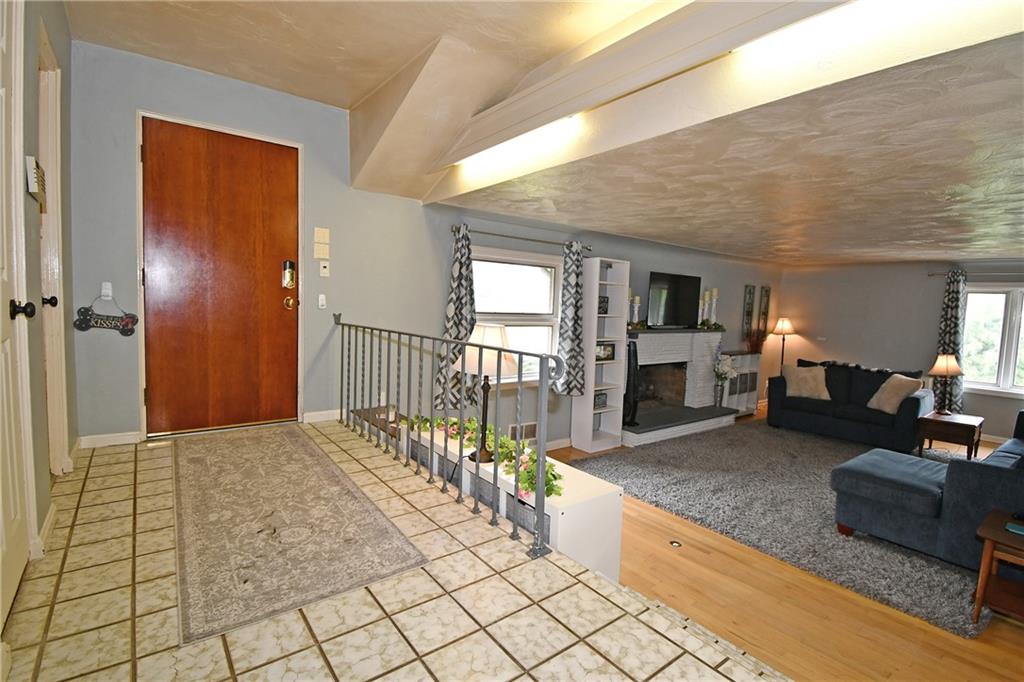 4944 Plymouth Road Pittsburgh, PA 15227 - Photo 4 of 41