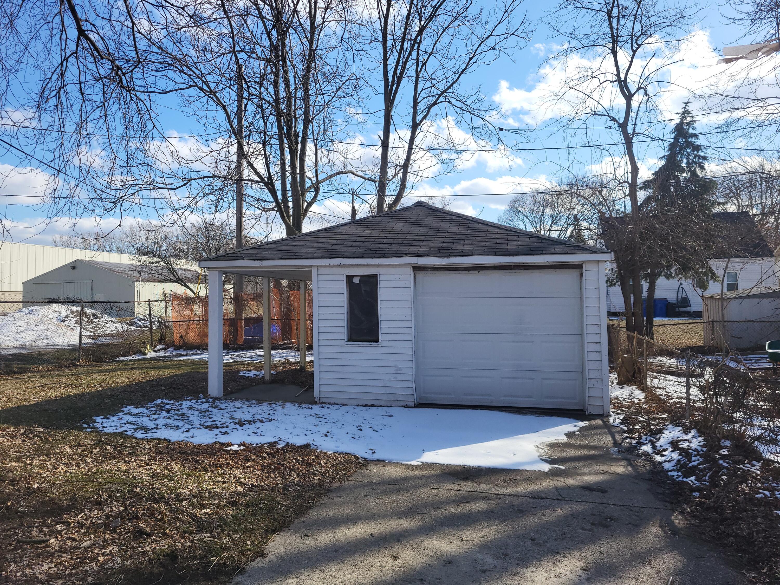 2216 Goulson Avenue Warren, MI 48091 - Photo 3 of 14 20260225_145301