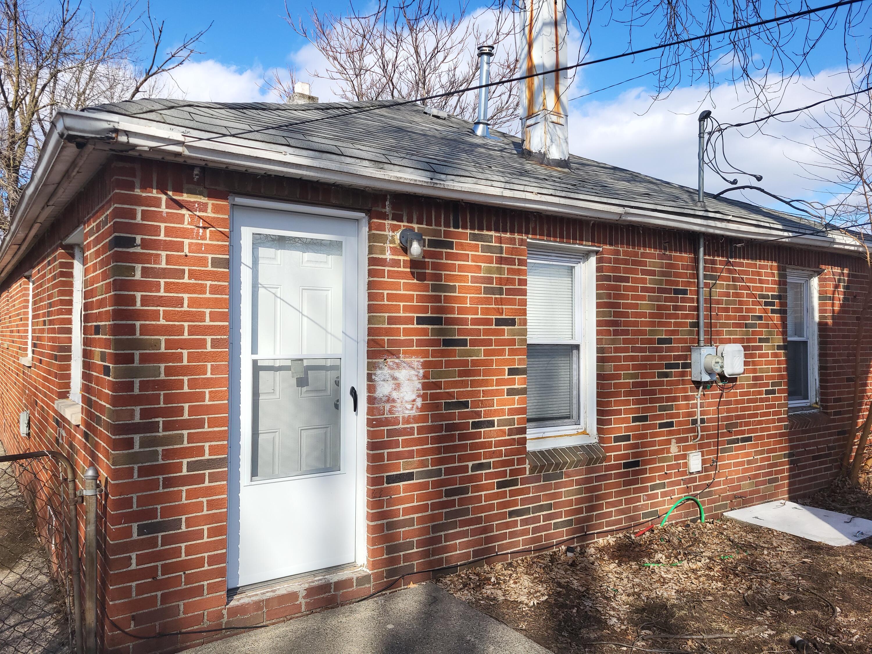 2216 Goulson Avenue Warren, MI 48091 - Photo 4 of 14 20260225_145320