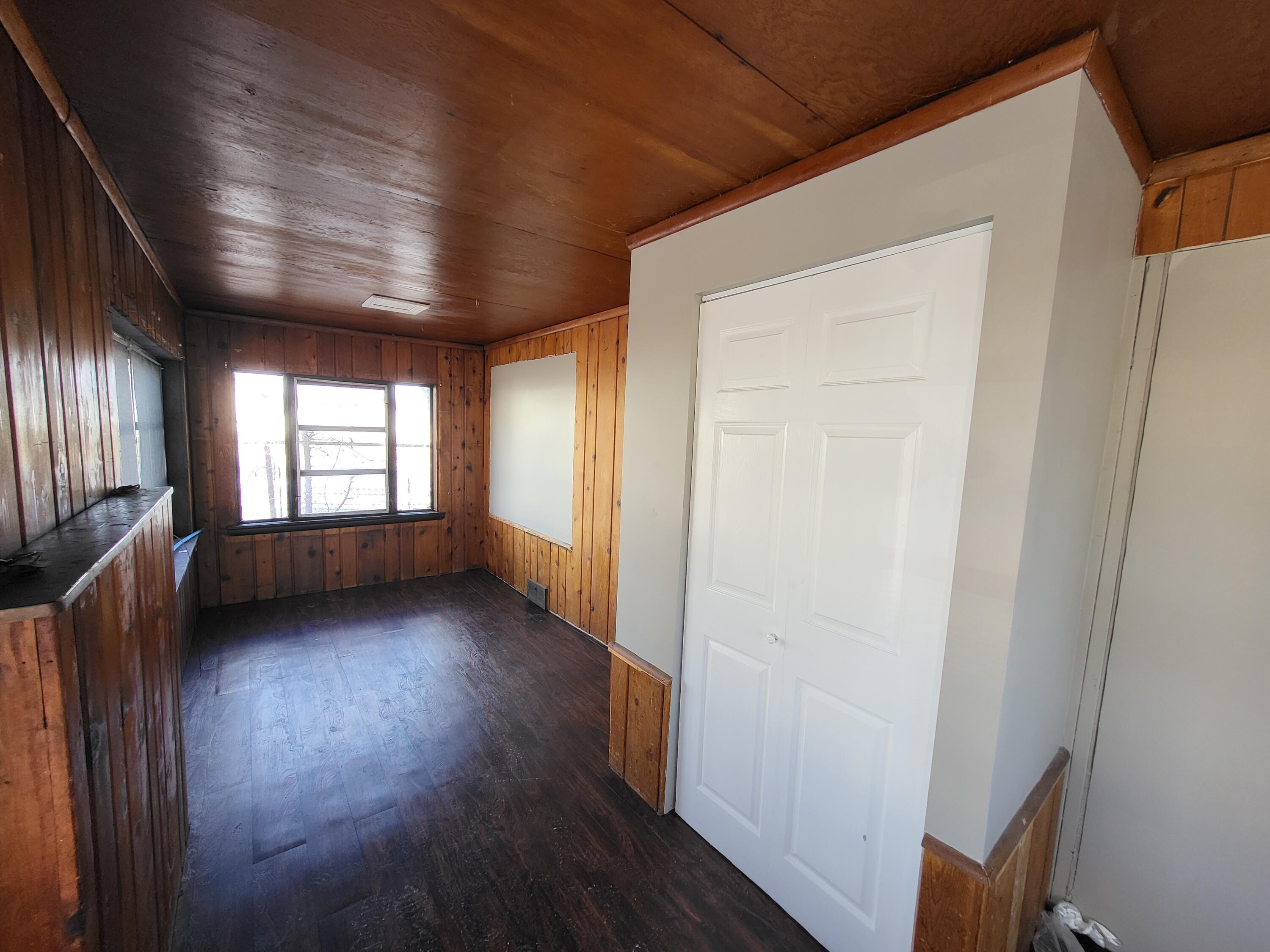 2216 Goulson Avenue Warren, MI 48091 - Photo 5 of 14 20260225_145430