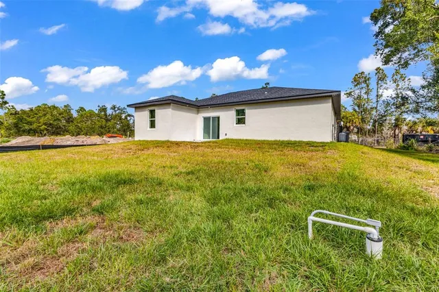 a view of a yard with a house