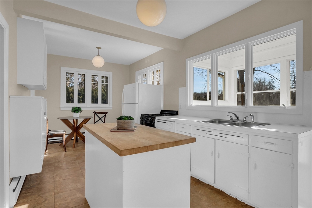 252 Lexington Road Concord, MA 01742 - Photo 7 of 22