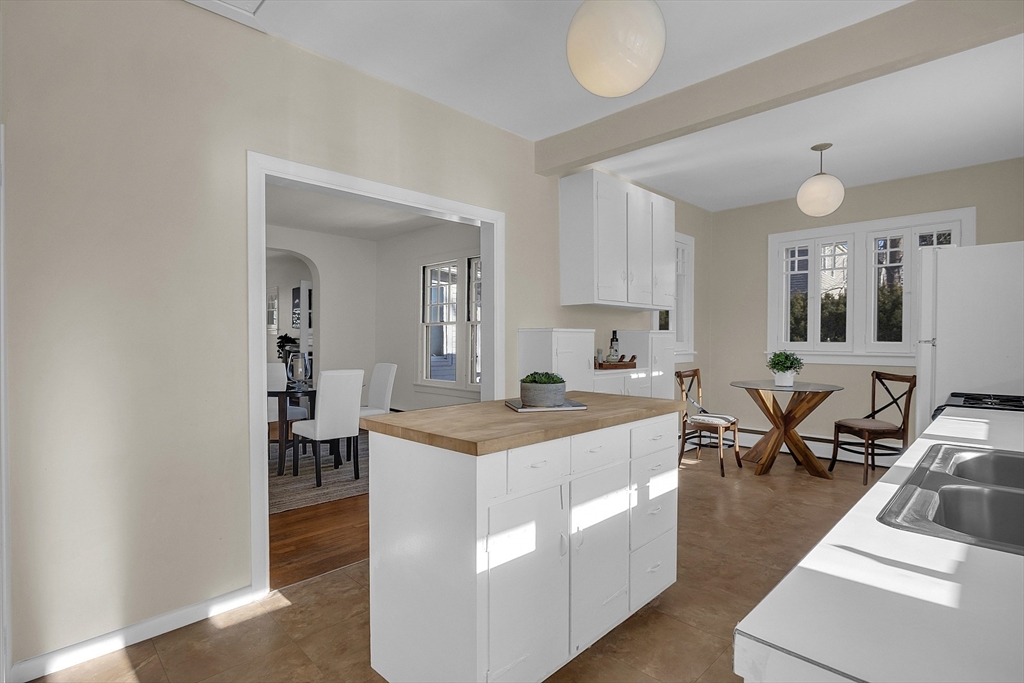 252 Lexington Road Concord, MA 01742 - Photo 8 of 22