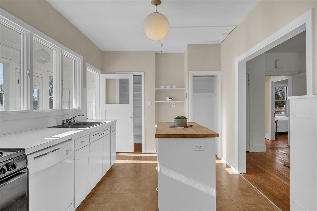 252 Lexington Road Concord, MA 01742 - Photo 9 of 22