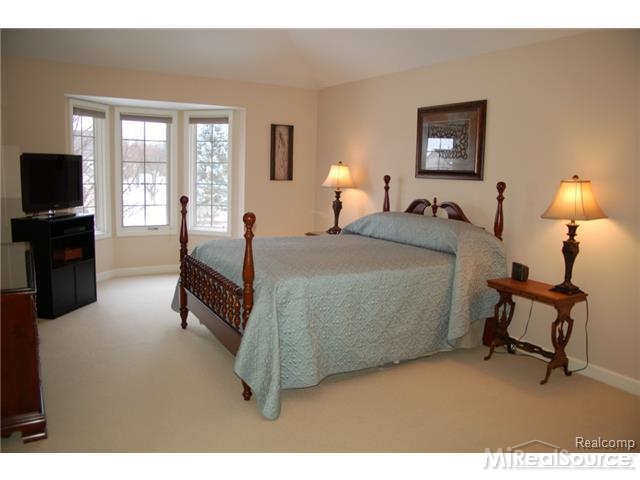 476 Oakbridge Drive Rochester, MI 48306 - Photo 20 of 38 31227983-19.JPG