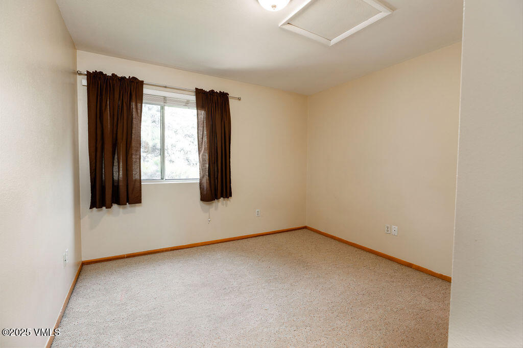 600 Nottingham Road, Unit 15 Avon, CO 81620 - Photo 6 of 10 an empty room with window