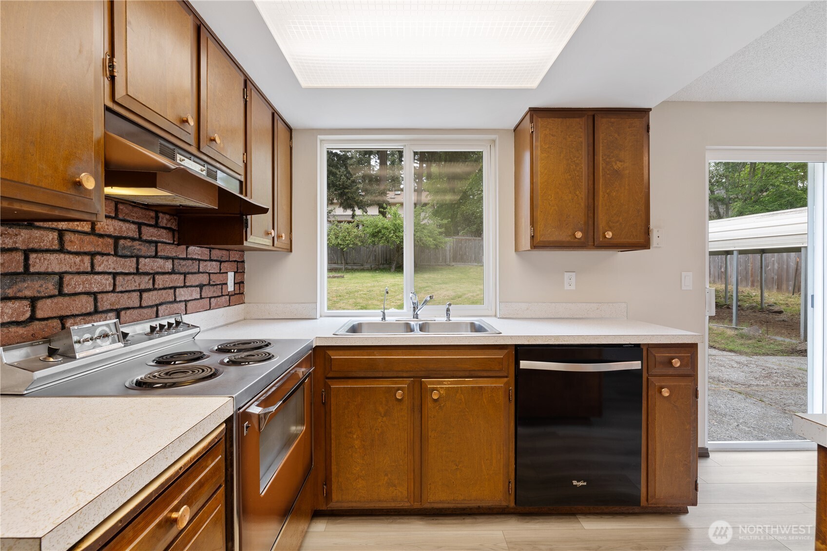 5807 141st Street Southwest Edmonds, WA 98026 - Photo 12 of 38