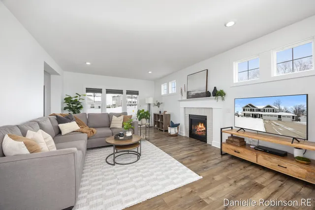 $714,900 | 3361 Box Elder Drive, Jenison, MI 49428