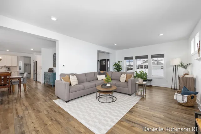 $714,900 | 3361 Box Elder Drive, Jenison, MI 49428