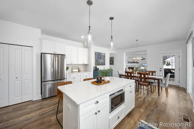 $714,900 | 3361 Box Elder Drive, Jenison, MI 49428