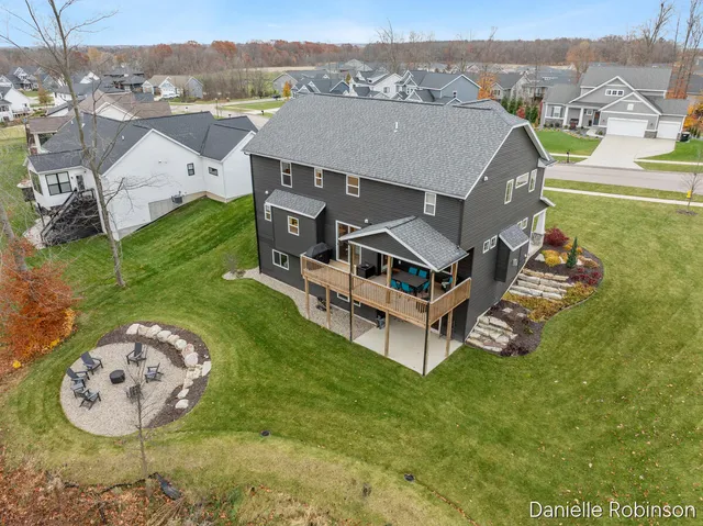 $714,900 | 3361 Box Elder Drive, Jenison, MI 49428