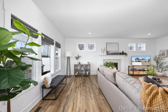 $714,900 | 3361 Box Elder Drive, Jenison, MI 49428