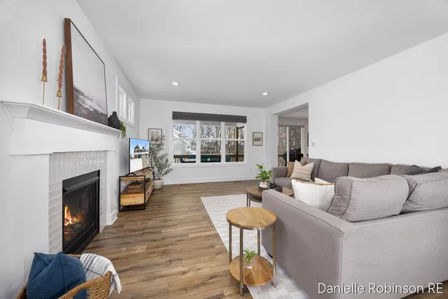 $714,900 | 3361 Box Elder Drive, Jenison, MI 49428