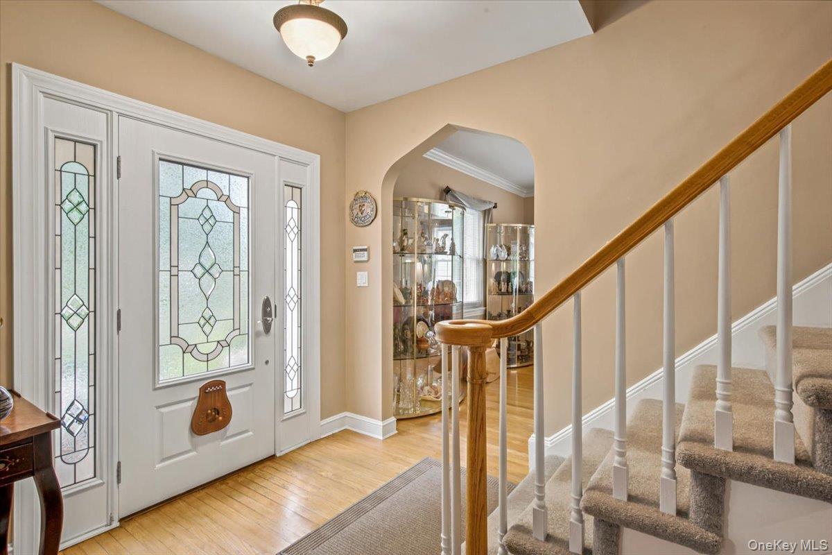 24 Overlook Road Great Neck, NY 11020 - Photo 4 of 29