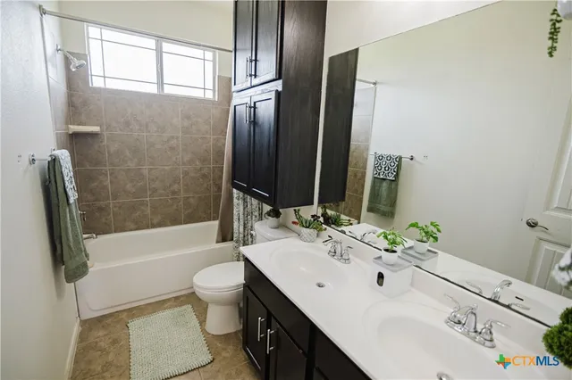 $335,000 | 201 Boulder Ridge Drive, Cuero, TX 77954