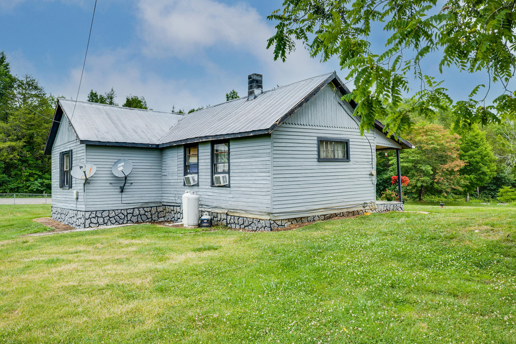 2215 Mill Creek Road Duffield, VA 24244 - Photo 18 of 26 004
