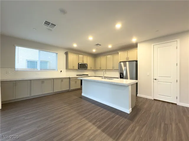 $2,795 | 10668 Carnes Avenue, Las Vegas, NV 89166