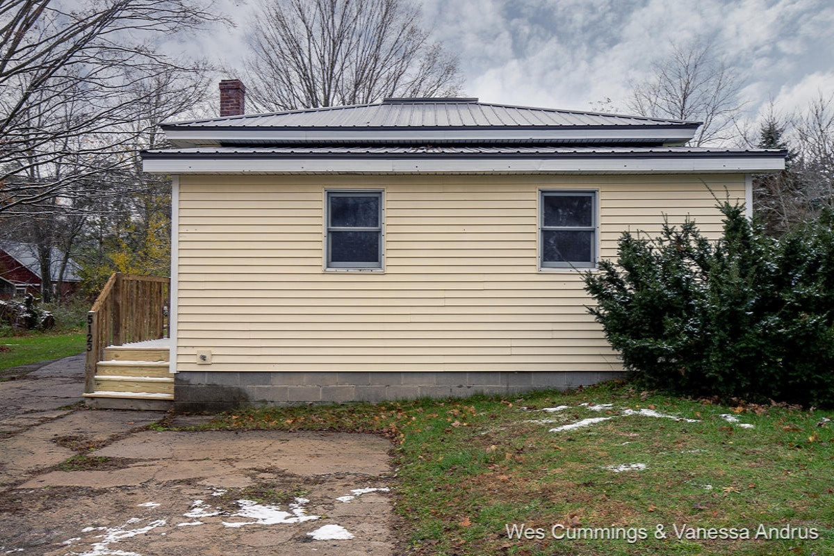 5123 Whites Bridge Road Belding, MI 48809 - Photo 1 of 17 IMG_1000