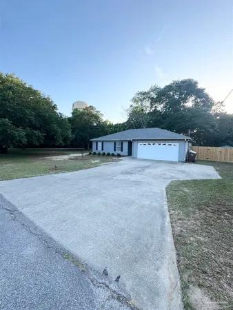 $1,800 | 5661 Fairview Drive, Milton, FL 32570