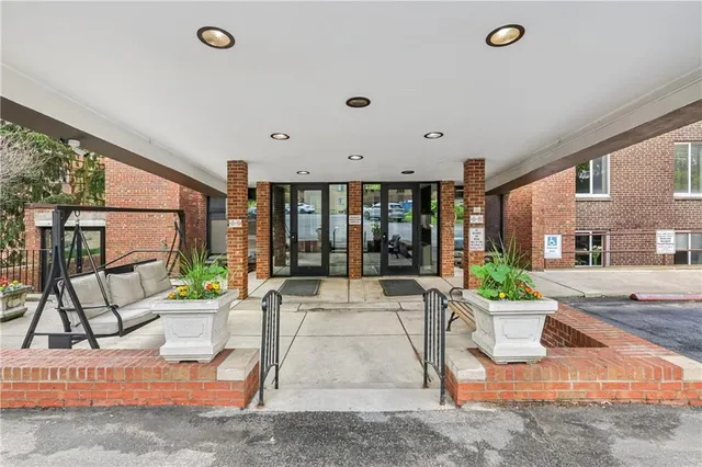 $215,000 | 5 Bayard Road, Unit 102, Pittsburgh, PA 15213