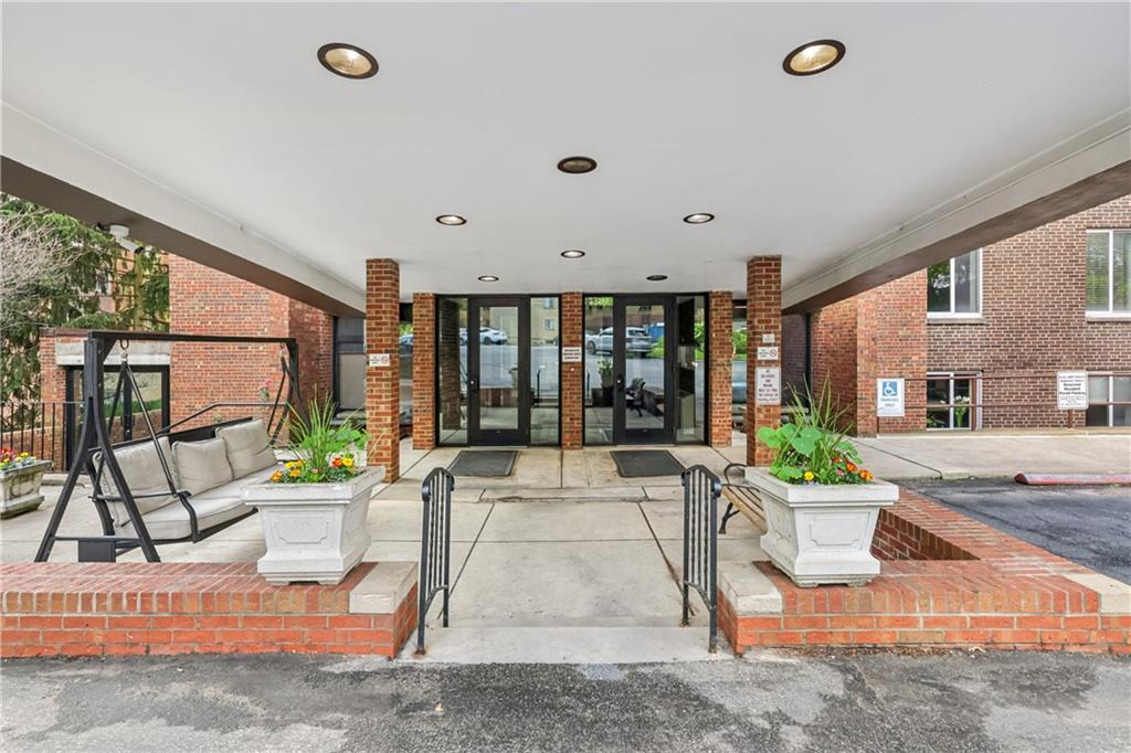 5 Bayard Road, Unit 102 Pittsburgh, PA 15213 - Photo 4 of 35