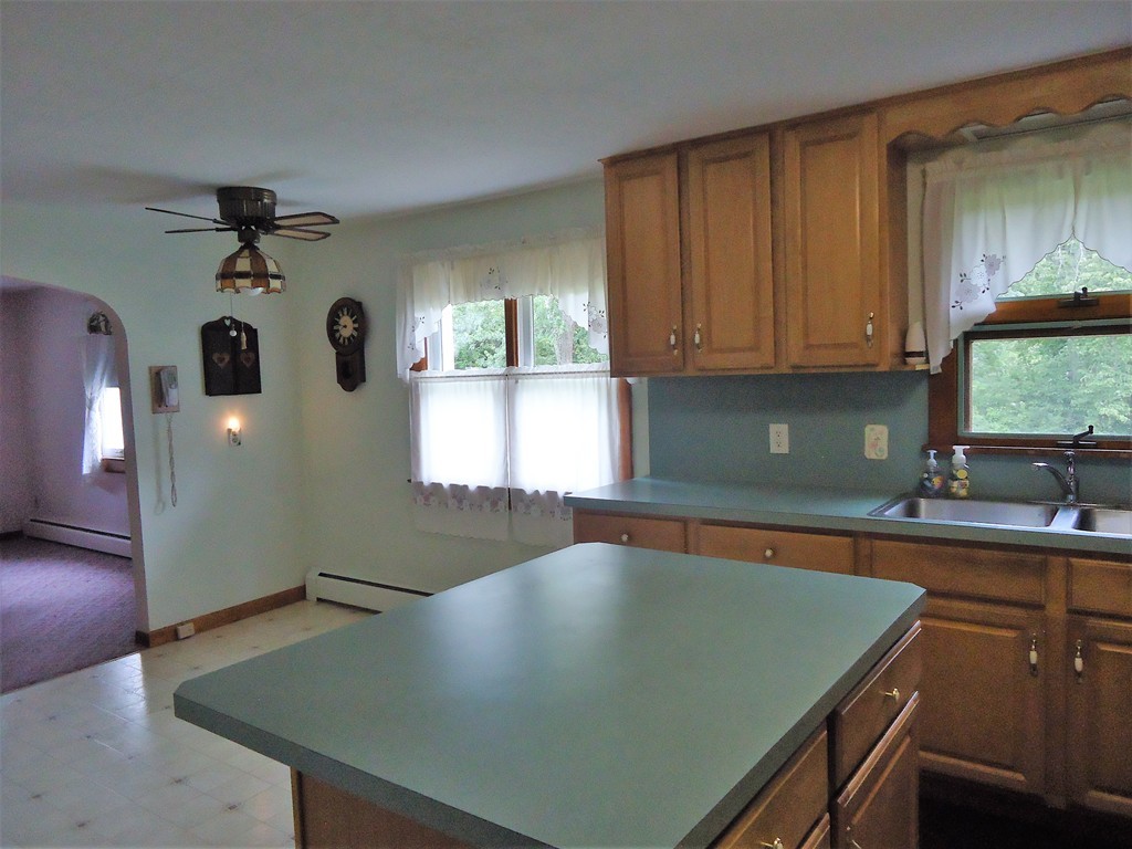 426 Rock Valley Road Holyoke, MA 01040 - Photo 6 of 16