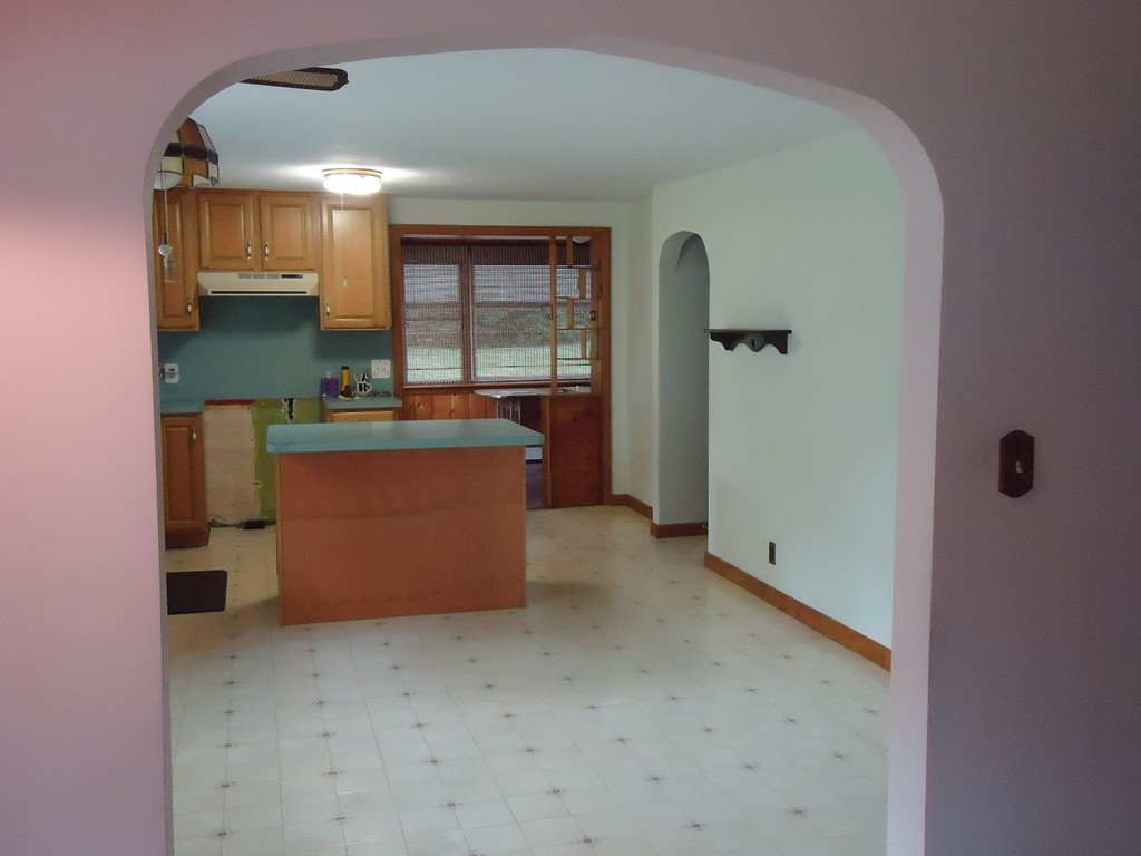 426 Rock Valley Road Holyoke, MA 01040 - Photo 8 of 16
