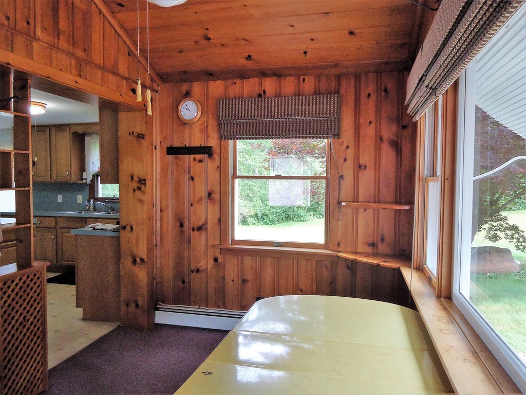 426 Rock Valley Road Holyoke, MA 01040 - Photo 9 of 16