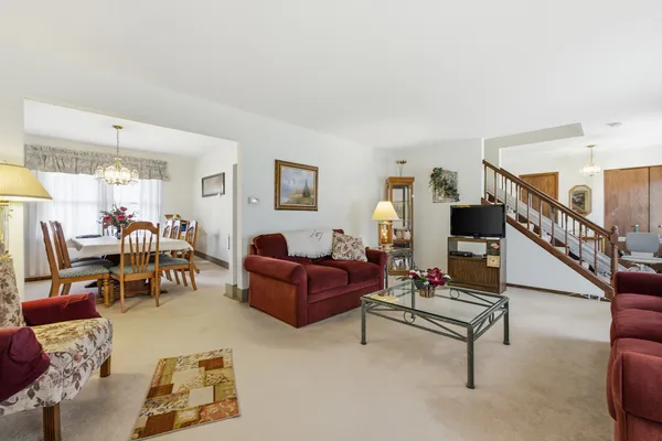 $520,000 | 1641 Missouri Drive, Elk Grove Village, IL 60007