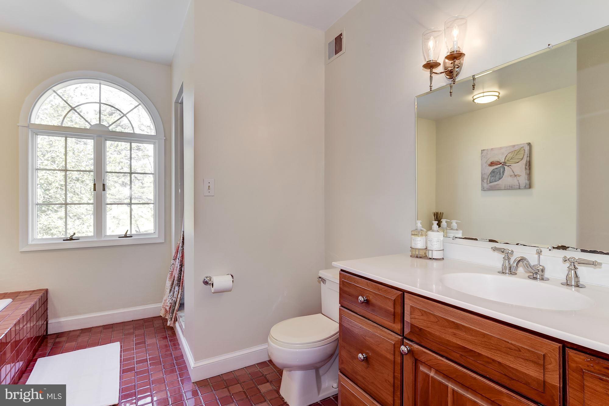 520 Notley Road Silver Spring, MD 20904 - Photo 17 of 30 Bath (Master)