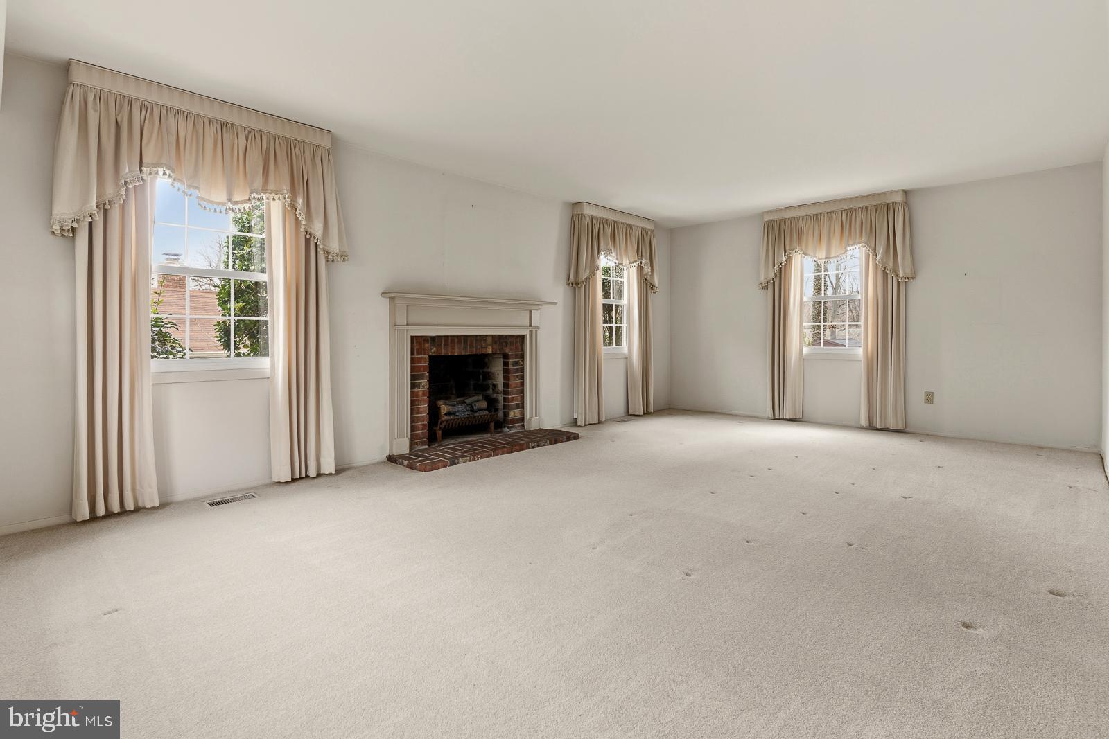 8714 Granite Lane Laurel, MD 20708 - Photo 5 of 32 Living Room