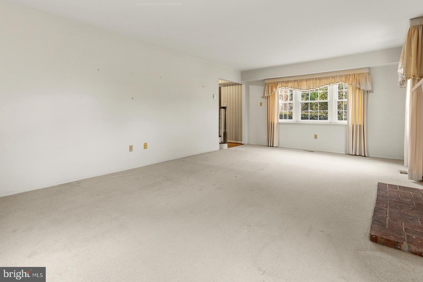 8714 Granite Lane Laurel, MD 20708 - Photo 6 of 32 Living Room