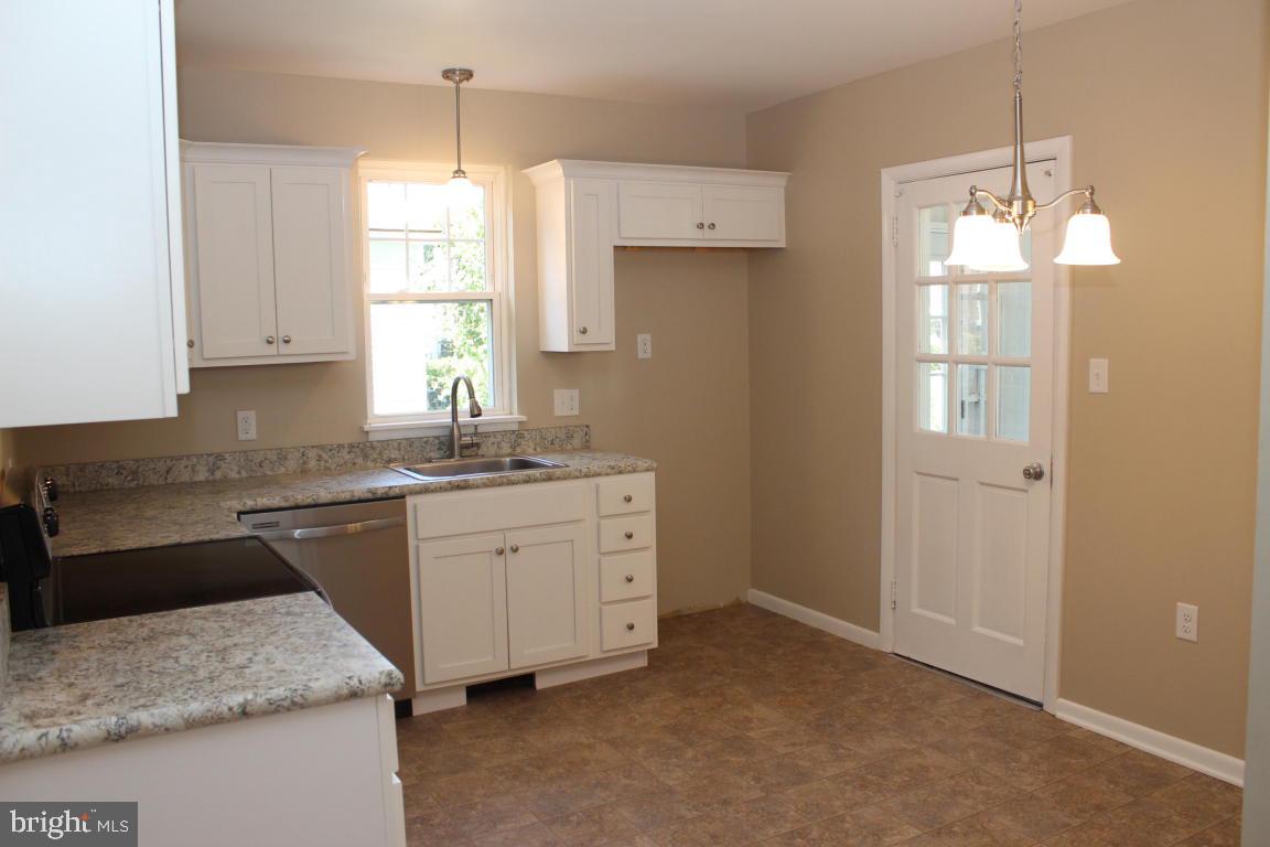 127 West Orange Street Lititz, PA 17543 - Photo 3 of 33